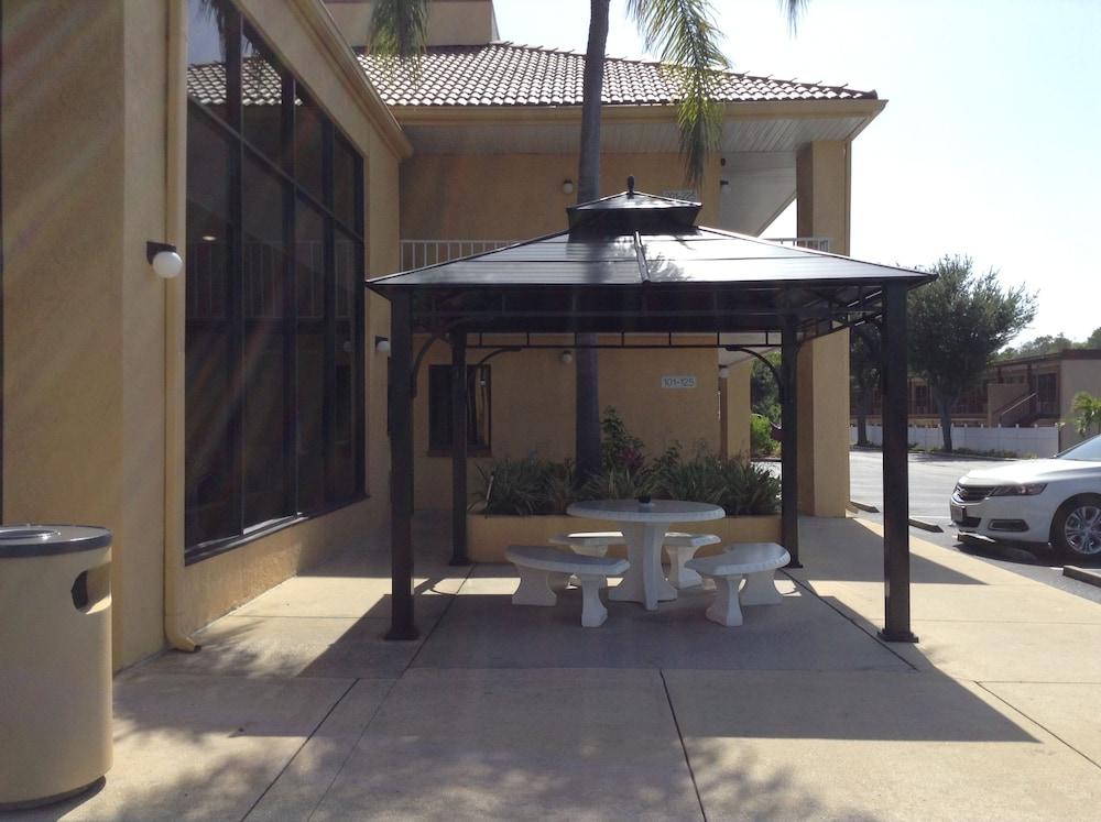 Rodeway Inn Port Richey North Exteriör bild