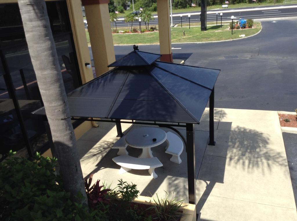 Rodeway Inn Port Richey North Exteriör bild