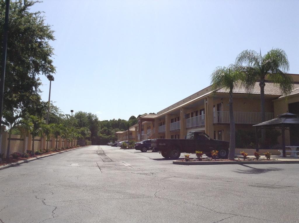 Rodeway Inn Port Richey North Exteriör bild