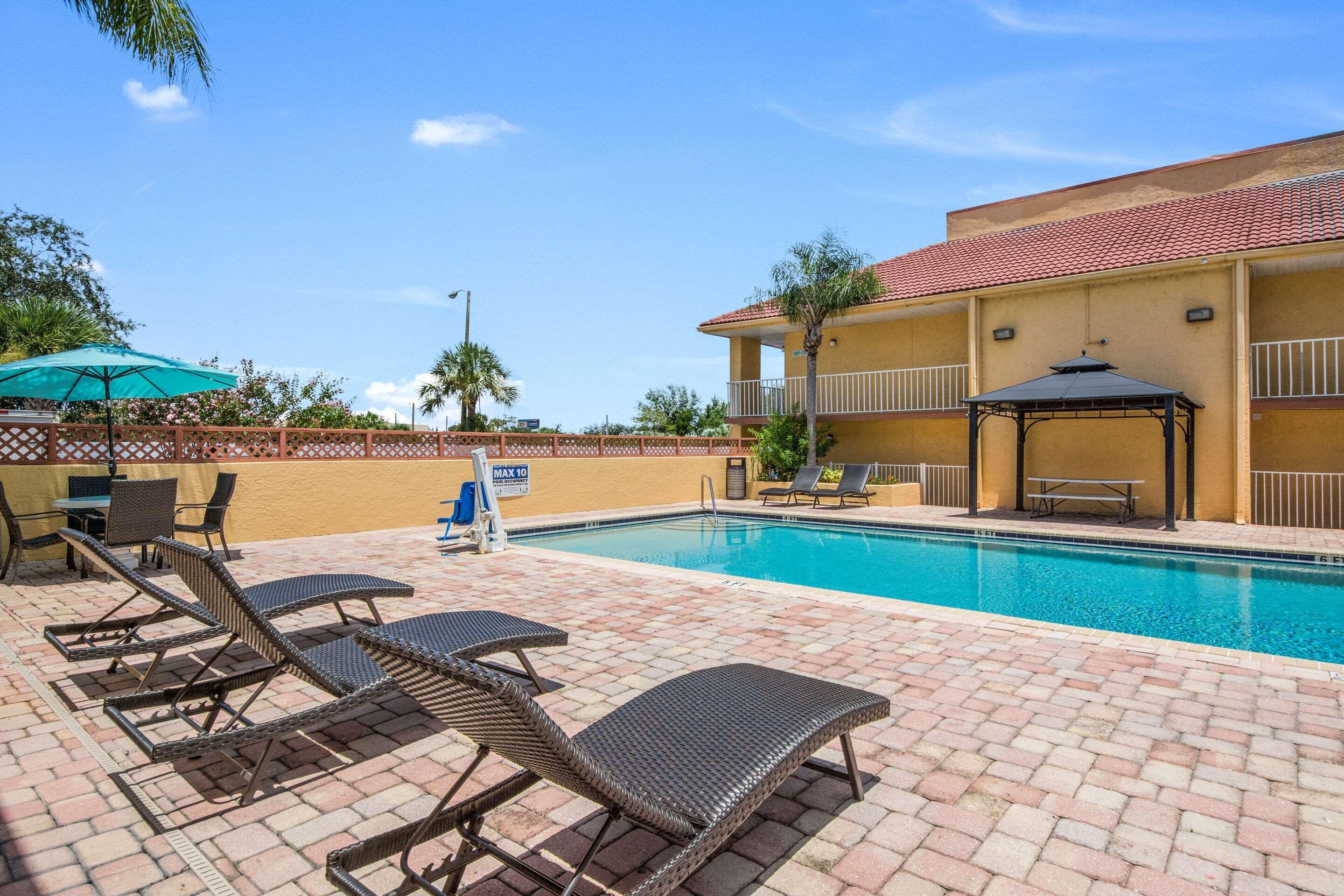 Rodeway Inn Port Richey North Exteriör bild
