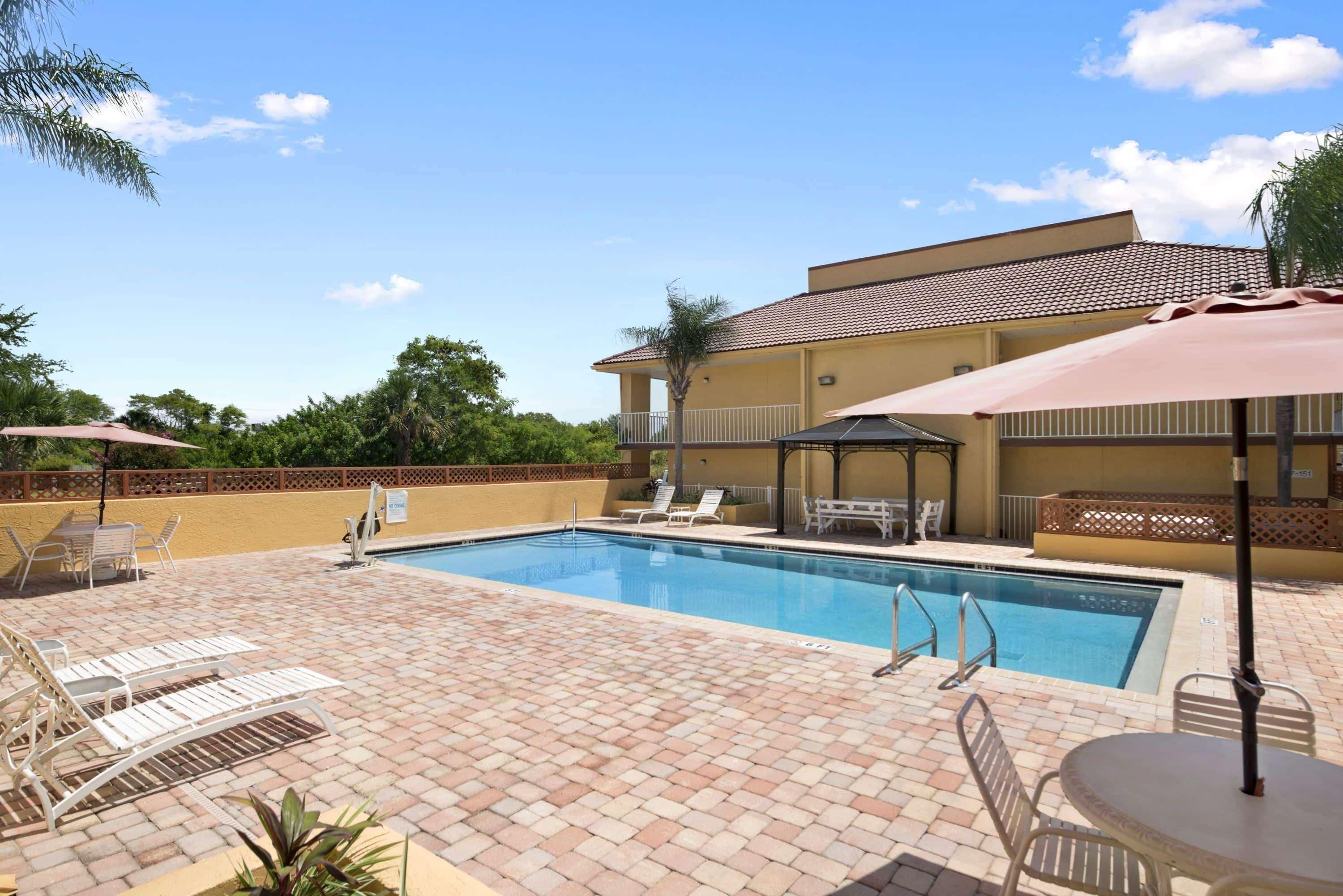 Rodeway Inn Port Richey North Exteriör bild