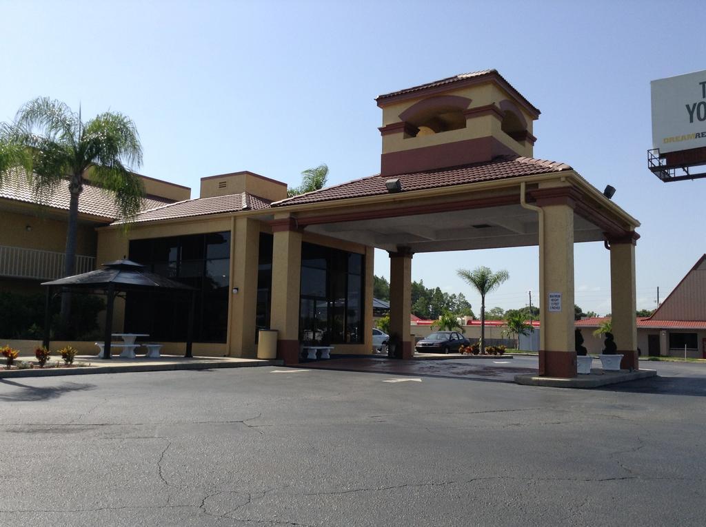Rodeway Inn Port Richey North Exteriör bild
